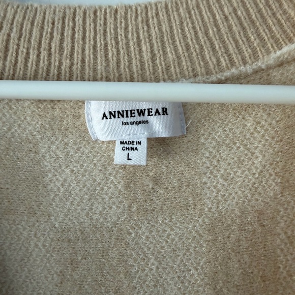 Stylish Beige and Cream Checkered Cardigan - Picture 2 of 2